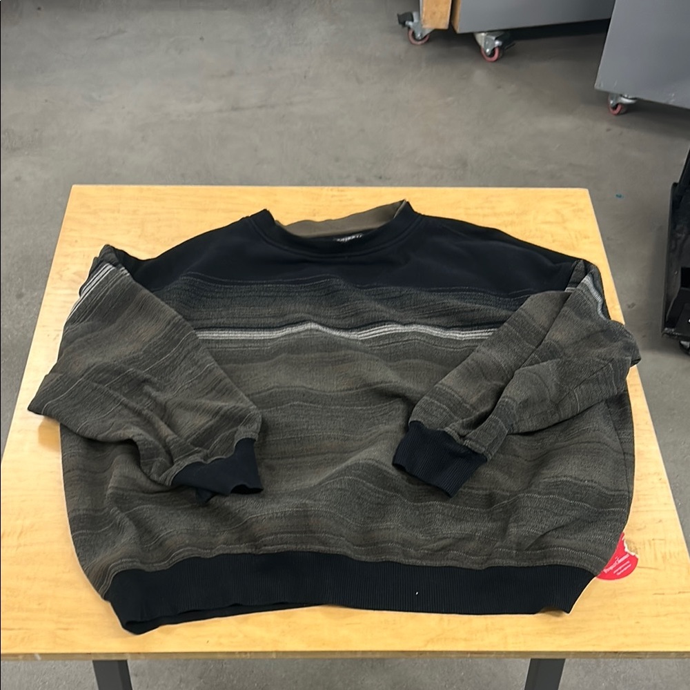 Men's Black and Gray Sweater